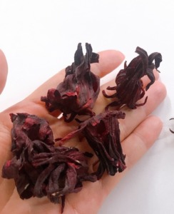 乾燥ハイビスカスの茶葉（花の萼）